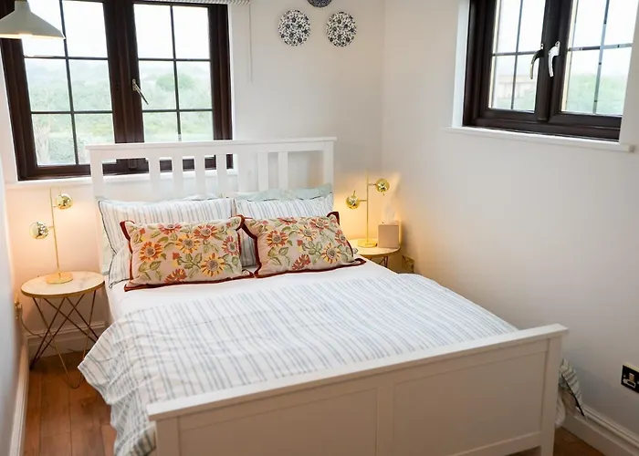Fabulous 3-Bedroom Home Across St Michaels Mount