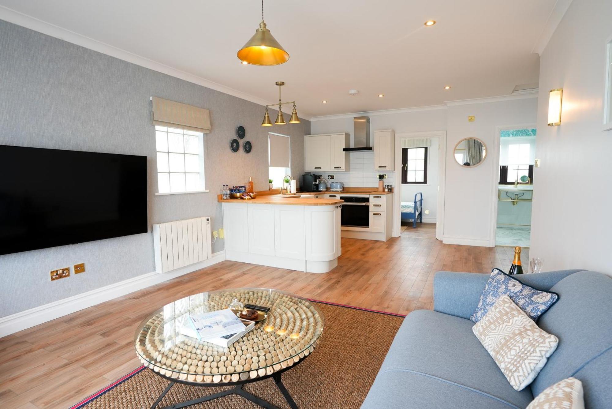 Fabulous 3-bedroom Across St Michaels Mount Apartment *